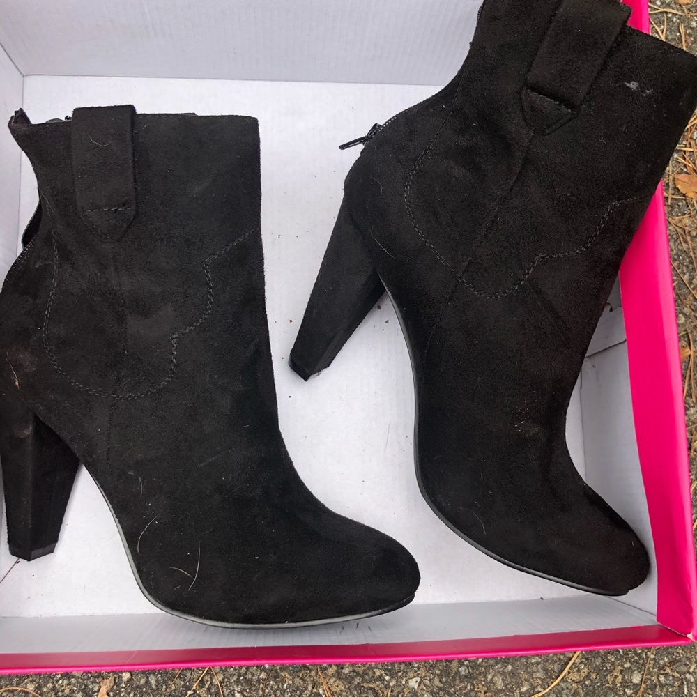 Shoe dazzle heeled boots